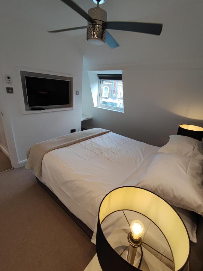 Modern 2 Bedroom Flat With Private Outdoor Terrace London Kültér fotó