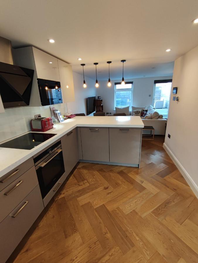 Modern 2 Bedroom Flat With Private Outdoor Terrace London Kültér fotó