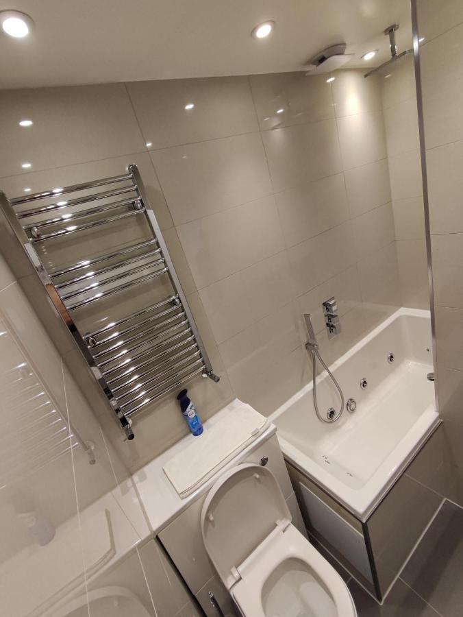 Modern 2 Bedroom Flat With Private Outdoor Terrace London Kültér fotó